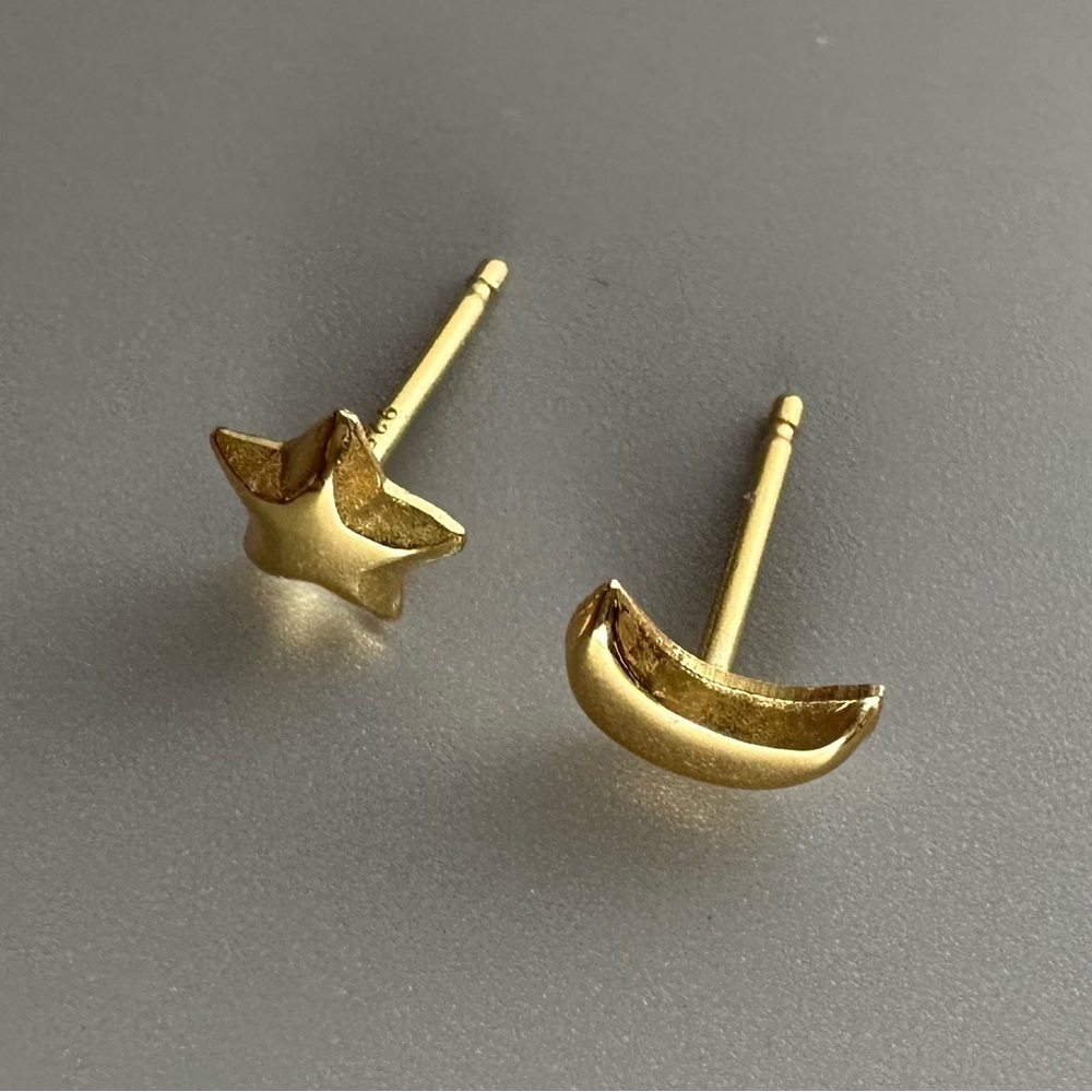 14K Gold Vermeil Celestial Mismatched Star & Moon Stud Earrings - Picture 6 of 11